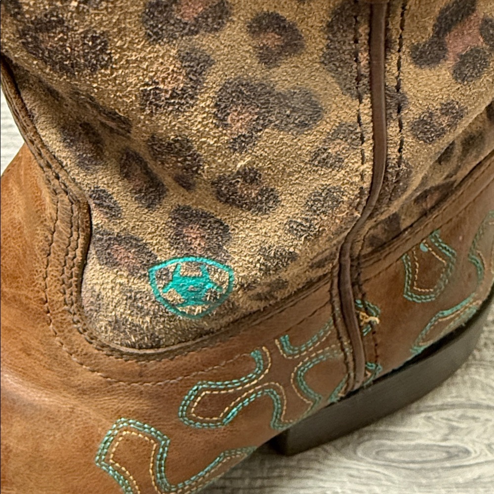 Ariat Brown Leopard Print Cowboy Boots with Cross Detail Size 4 - Picture 6 of 6